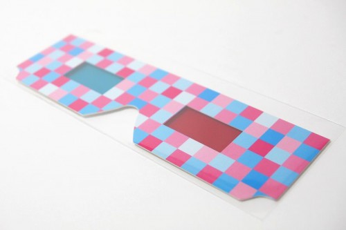 赤いサングラスと青いサングラス